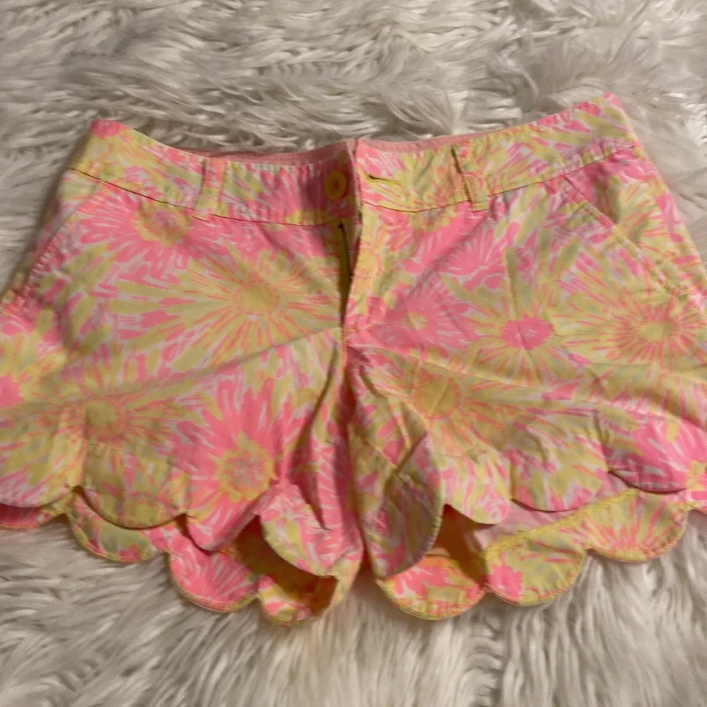 Lilly Pulitzer Buttercup Shorts size 4 excellent condition